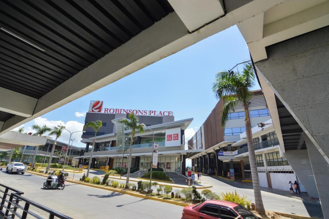 Viven Hotel Laoag Εξωτερικό φωτογραφία