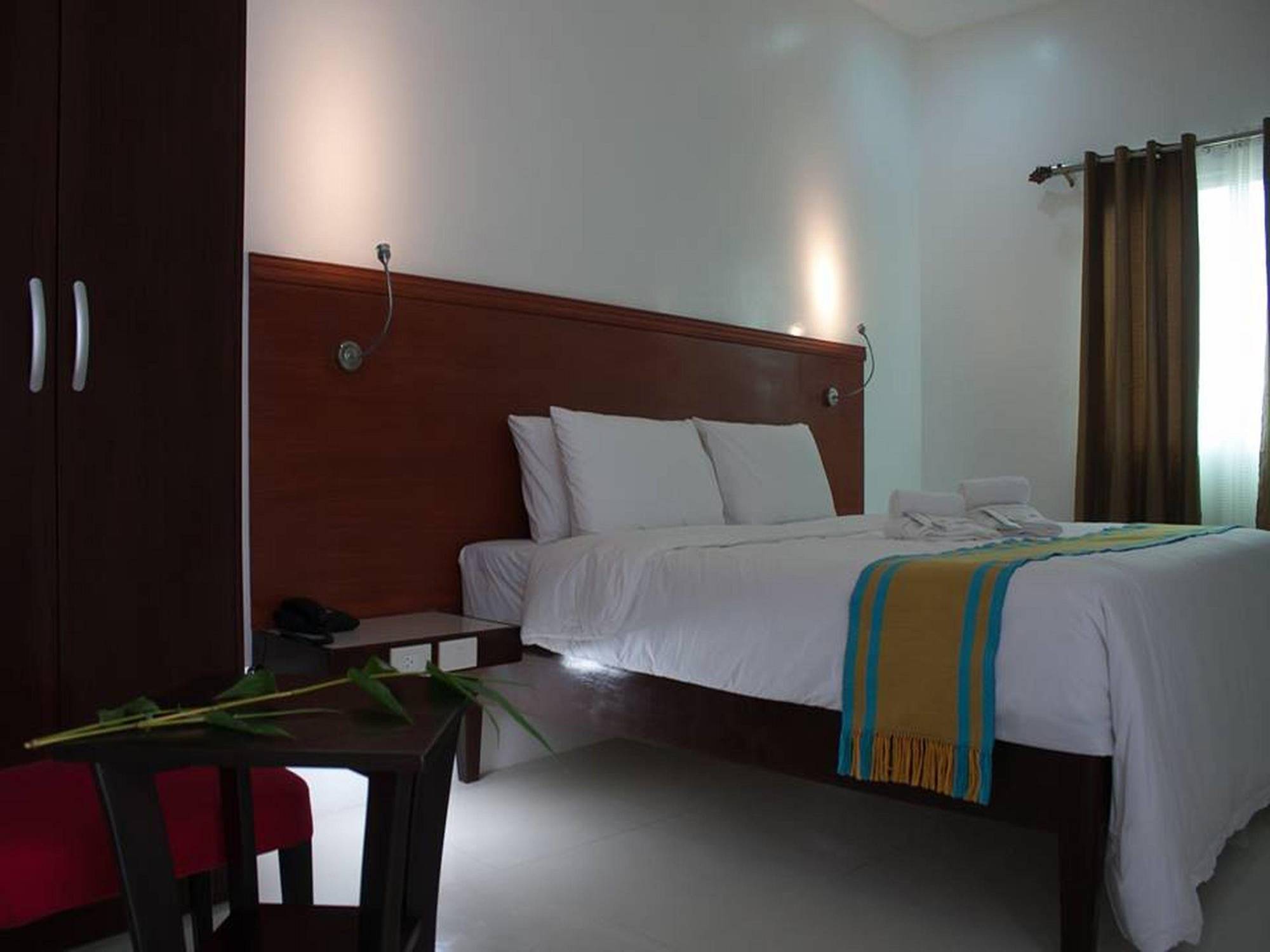 Viven Hotel Laoag Εξωτερικό φωτογραφία