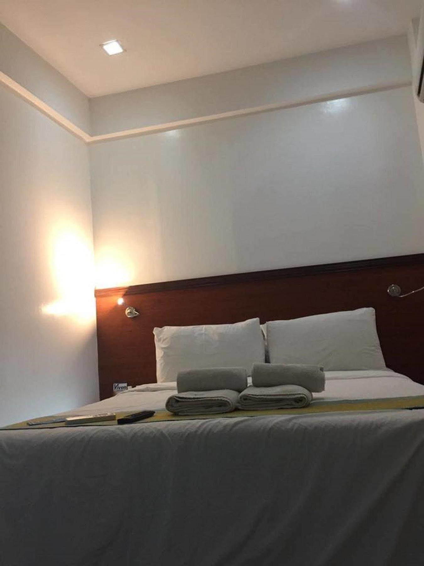 Viven Hotel Laoag Εξωτερικό φωτογραφία